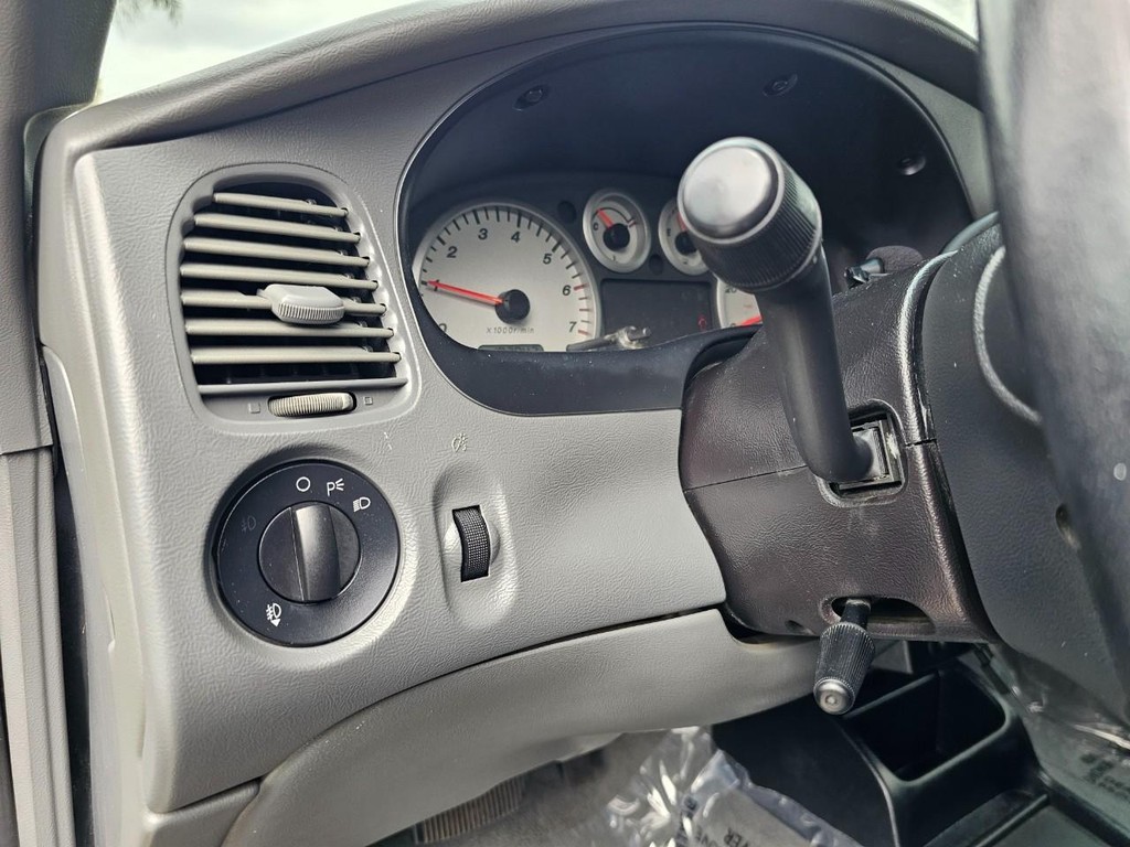 Mazda B-Series Truck Vehicle Full-screen Gallery Image 20