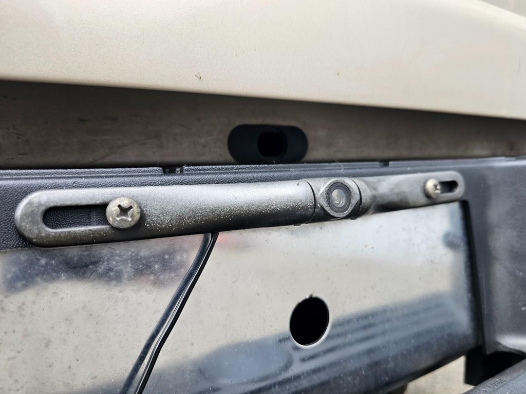 Mazda B-Series Truck Vehicle Full-screen Gallery Image 21