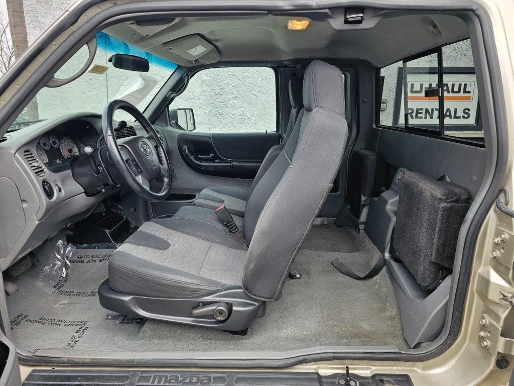 Mazda B-Series Truck Vehicle Full-screen Gallery Image 24