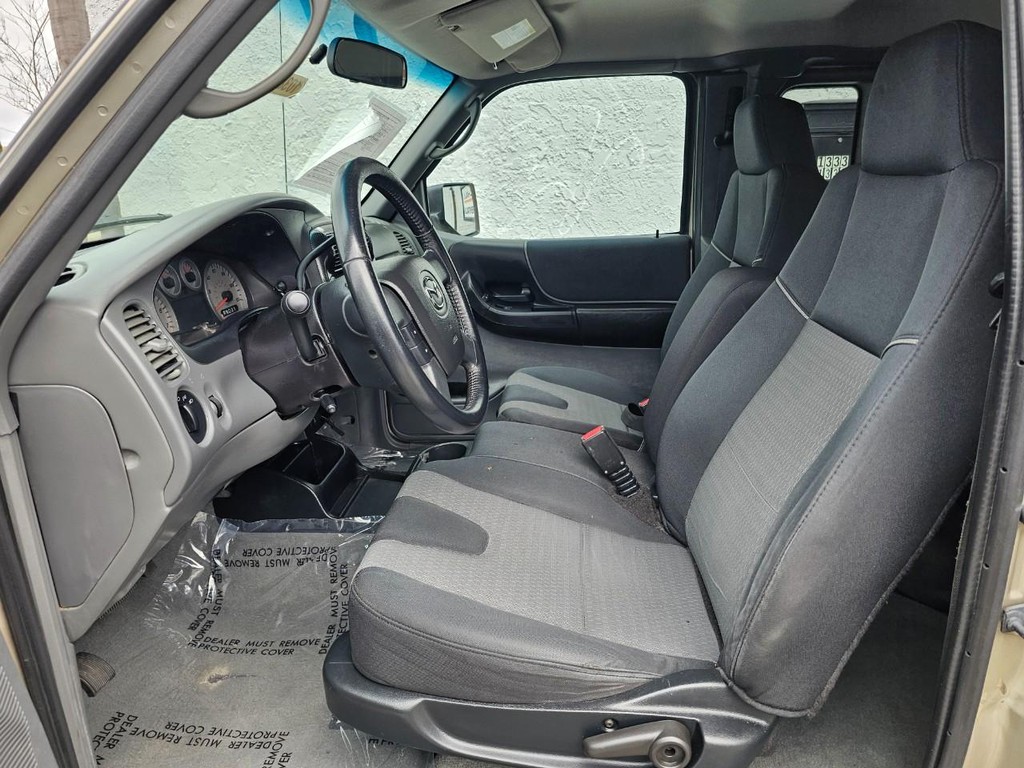 Mazda B-Series Truck Vehicle Full-screen Gallery Image 25