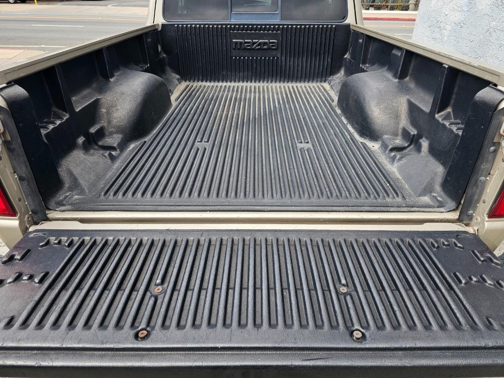 Mazda B-Series Truck Vehicle Full-screen Gallery Image 36