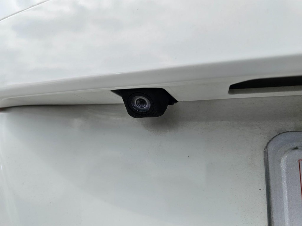 Toyota Camry Vehicle Full-screen Gallery Image 13