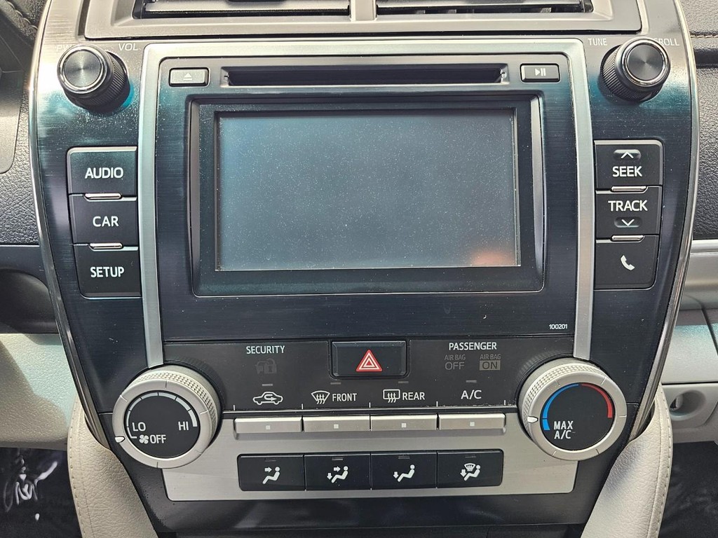 Toyota Camry Vehicle Full-screen Gallery Image 26