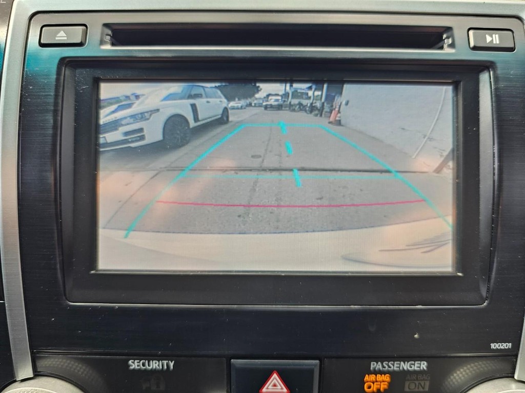 Toyota Camry Vehicle Full-screen Gallery Image 29