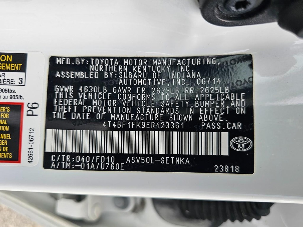 Toyota Camry Vehicle Full-screen Gallery Image 34