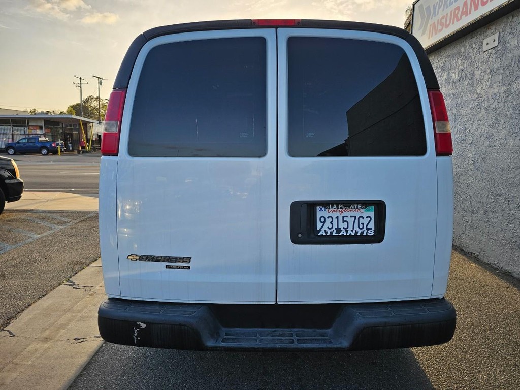 Chevrolet Express Cargo Van Vehicle Full-screen Gallery Image 4