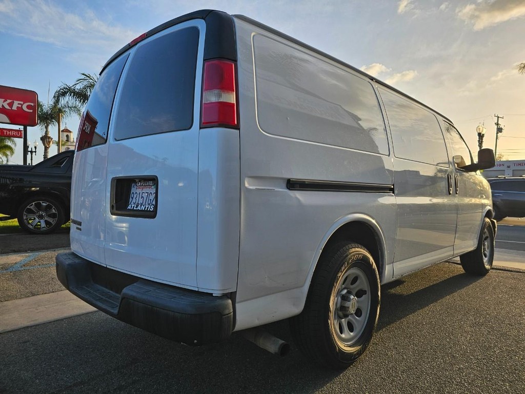 Chevrolet Express Cargo Van Vehicle Full-screen Gallery Image 5