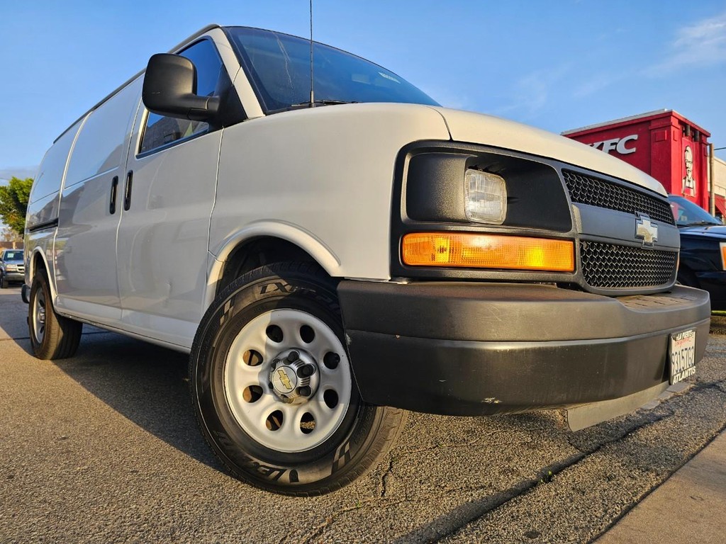 Chevrolet Express Cargo Van Vehicle Full-screen Gallery Image 6