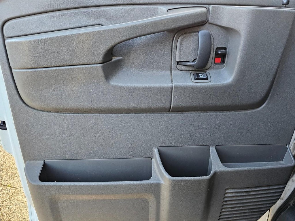 Chevrolet Express Cargo Van Vehicle Full-screen Gallery Image 8