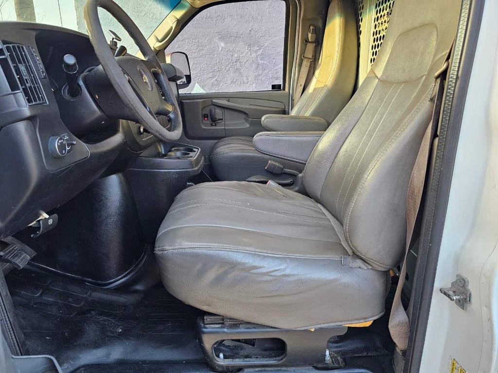 Chevrolet Express Cargo Van Vehicle Full-screen Gallery Image 9