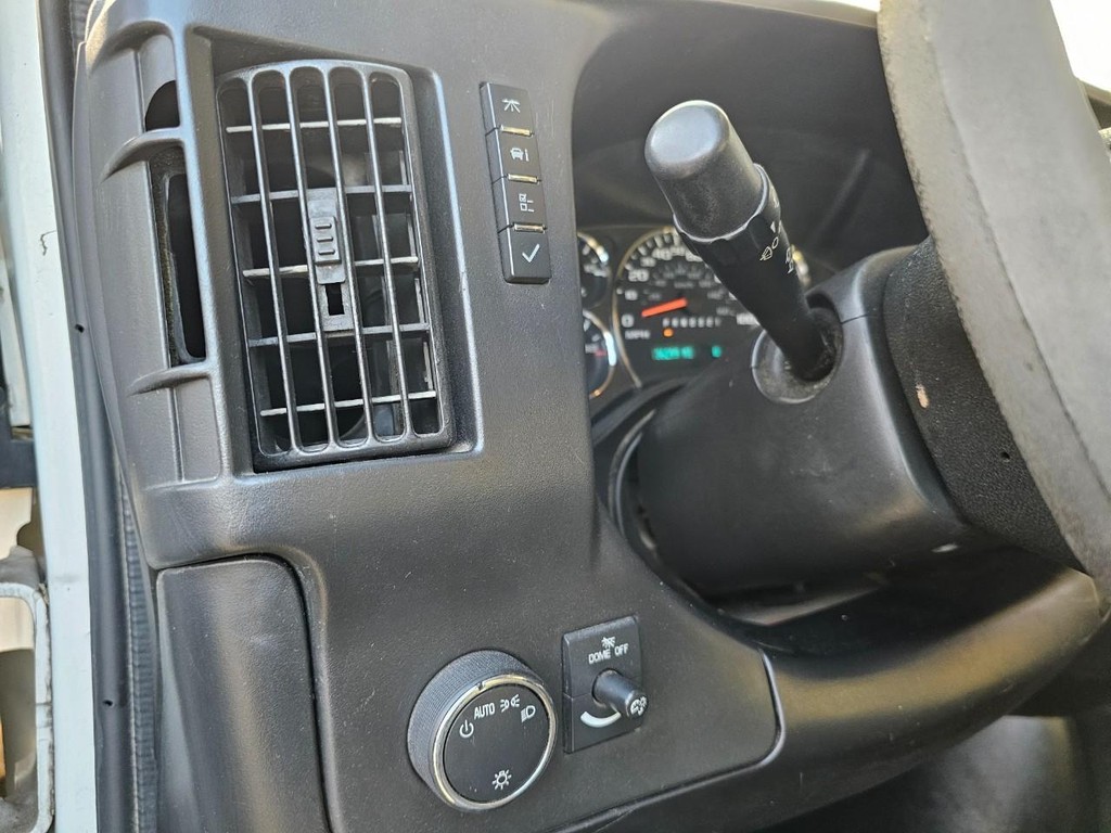 Chevrolet Express Cargo Van Vehicle Full-screen Gallery Image 10