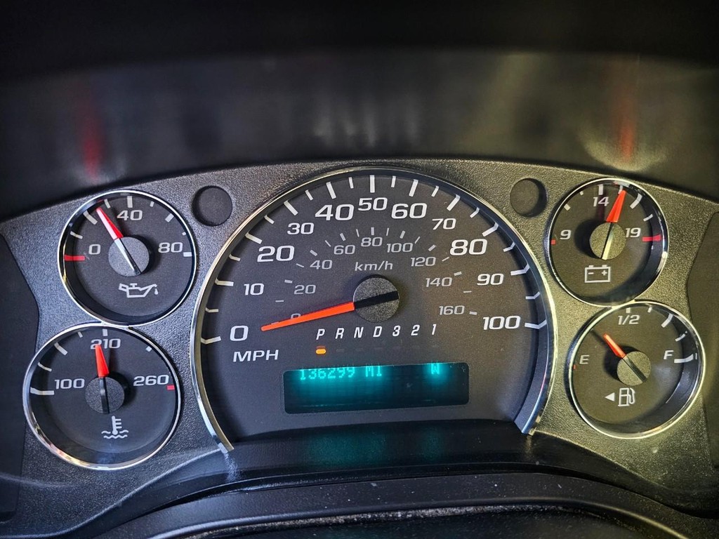 Chevrolet Express Cargo Van Vehicle Full-screen Gallery Image 13