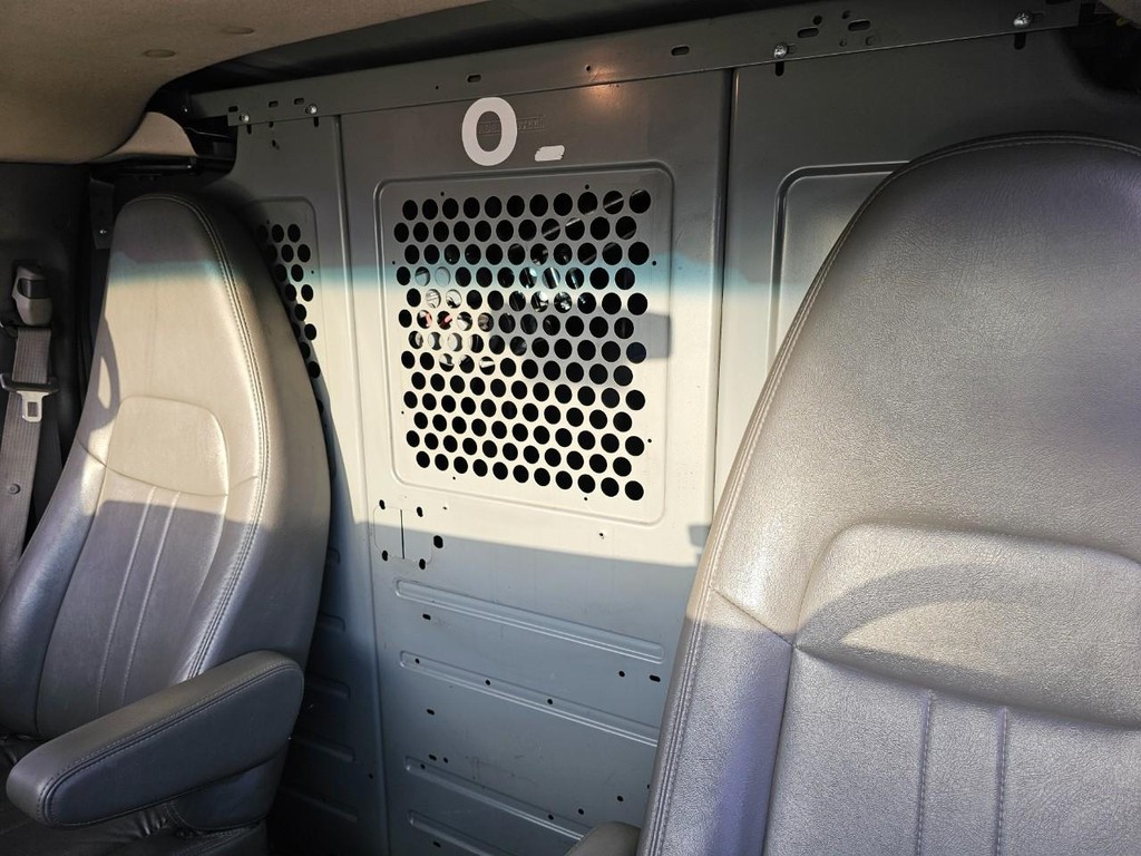 Chevrolet Express Cargo Van Vehicle Full-screen Gallery Image 16