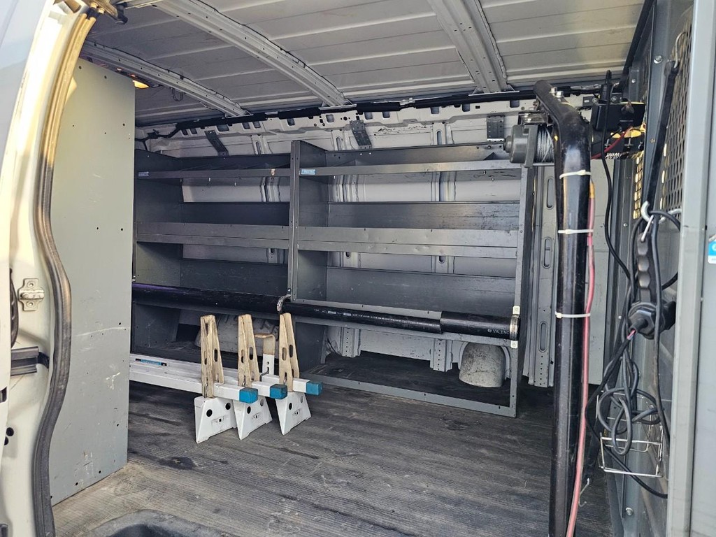 Chevrolet Express Cargo Van Vehicle Full-screen Gallery Image 17