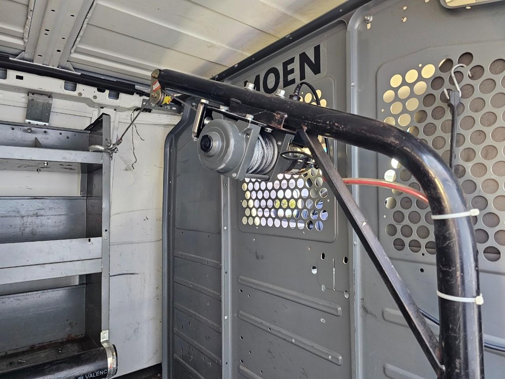 Chevrolet Express Cargo Van Vehicle Full-screen Gallery Image 18