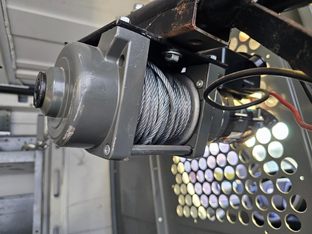 Chevrolet Express Cargo Van Vehicle Full-screen Gallery Image 19