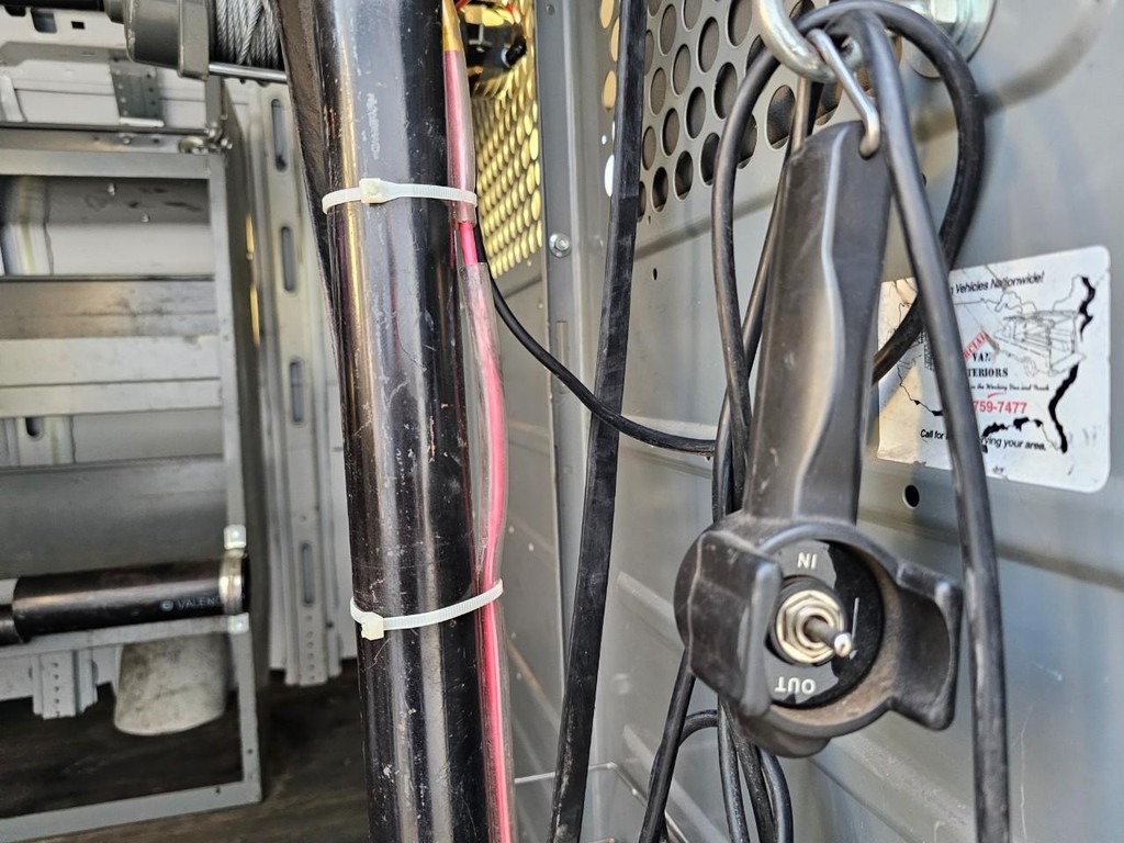 Chevrolet Express Cargo Van Vehicle Full-screen Gallery Image 21