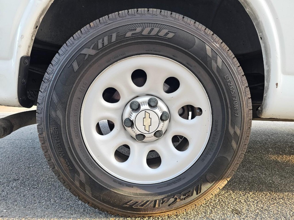 Chevrolet Express Cargo Van Vehicle Full-screen Gallery Image 22