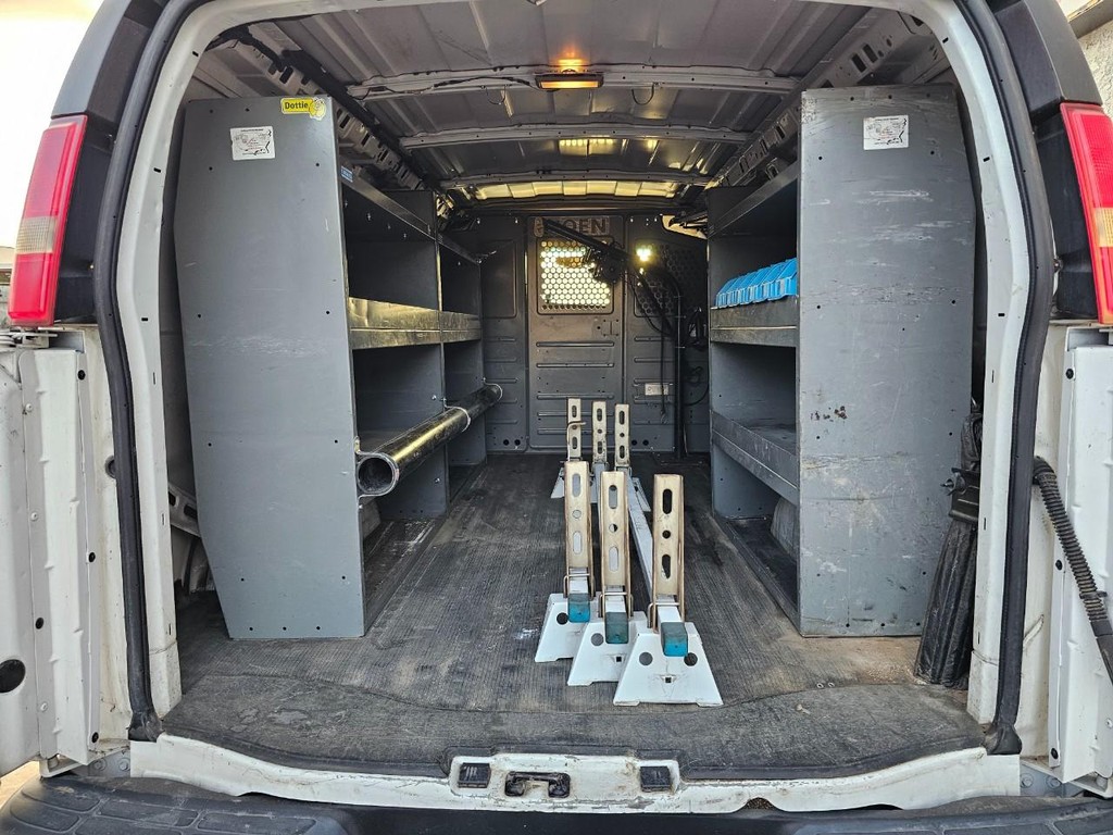 Chevrolet Express Cargo Van Vehicle Full-screen Gallery Image 23