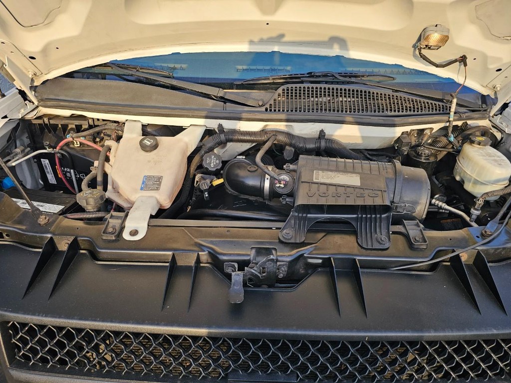 Chevrolet Express Cargo Van Vehicle Full-screen Gallery Image 26