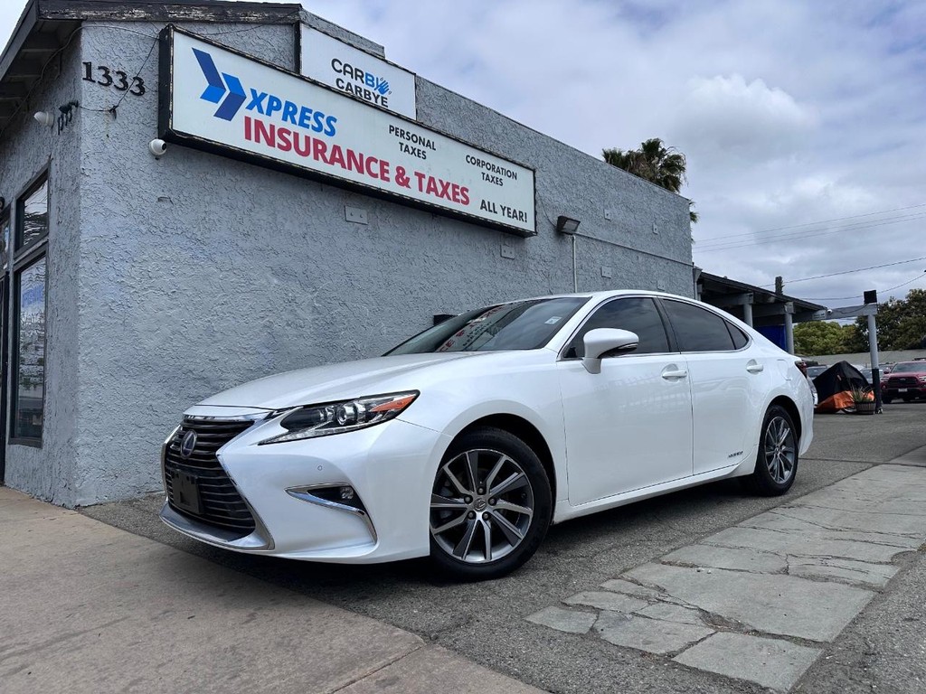 Lexus ES Vehicle Full-screen Gallery Image 2