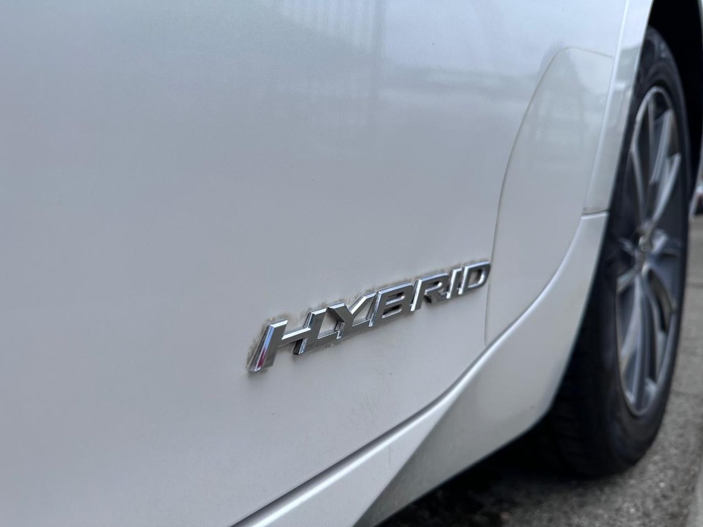 Lexus ES Vehicle Full-screen Gallery Image 11