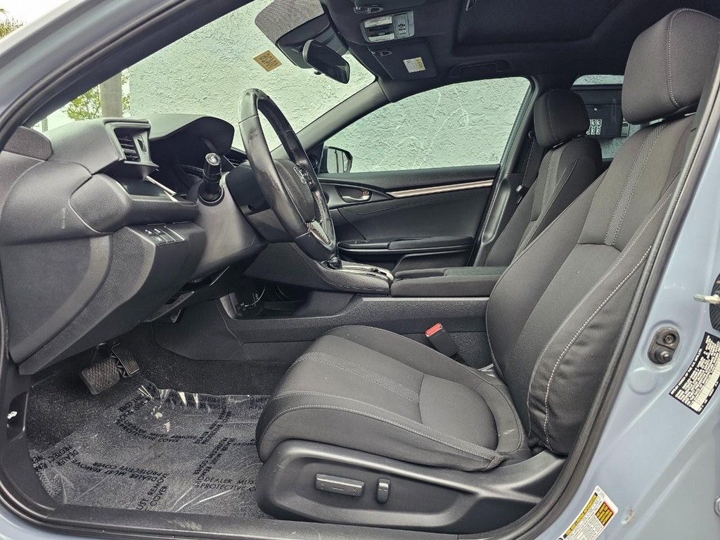 Honda Civic Hatchback Vehicle Full-screen Gallery Image 17