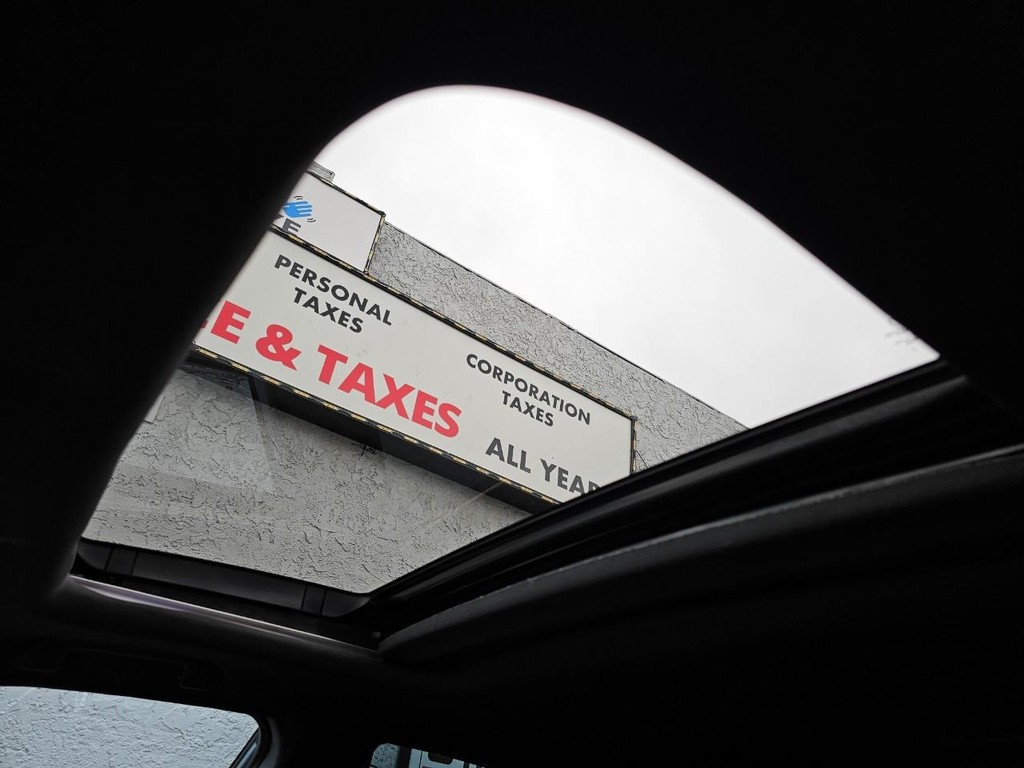 Honda Civic Hatchback Vehicle Full-screen Gallery Image 22