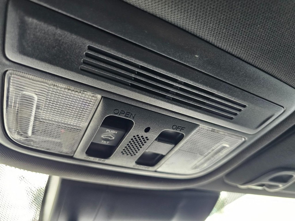 Honda Civic Hatchback Vehicle Full-screen Gallery Image 31