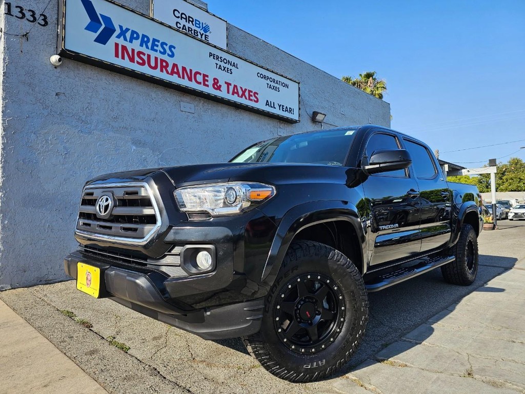 Toyota Tacoma Vehicle Full-screen Gallery Image 2