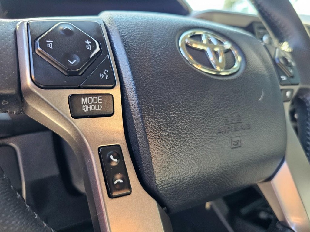 Toyota Tacoma Vehicle Full-screen Gallery Image 19