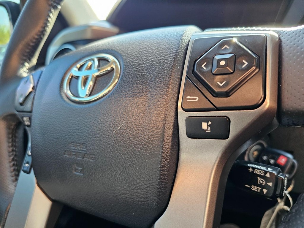 Toyota Tacoma Vehicle Full-screen Gallery Image 20