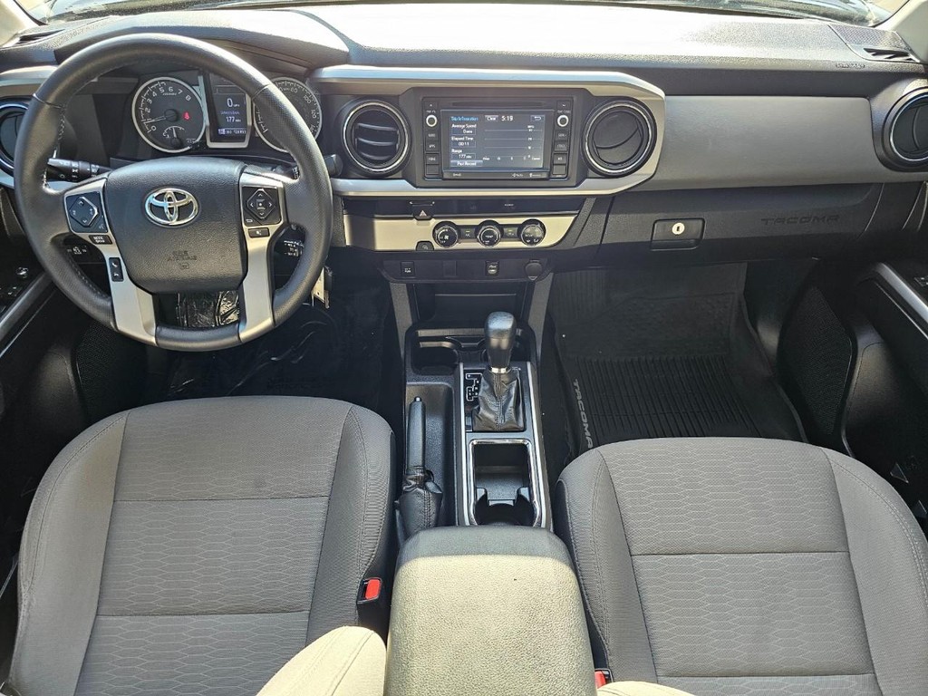 Toyota Tacoma Vehicle Full-screen Gallery Image 24