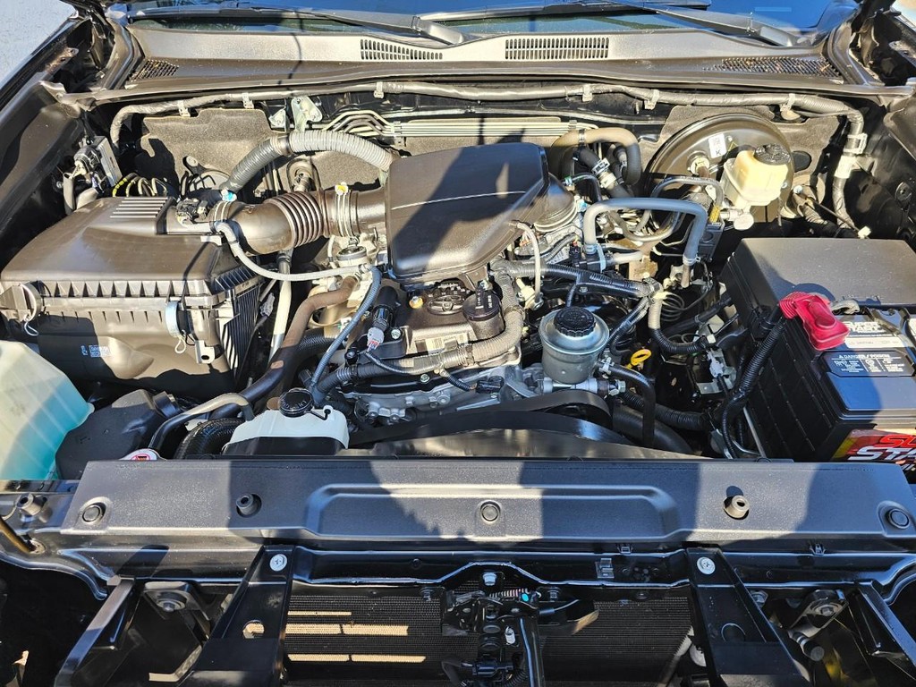 Toyota Tacoma Vehicle Full-screen Gallery Image 36