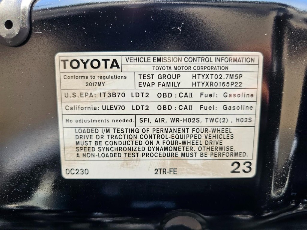 Toyota Tacoma Vehicle Full-screen Gallery Image 37