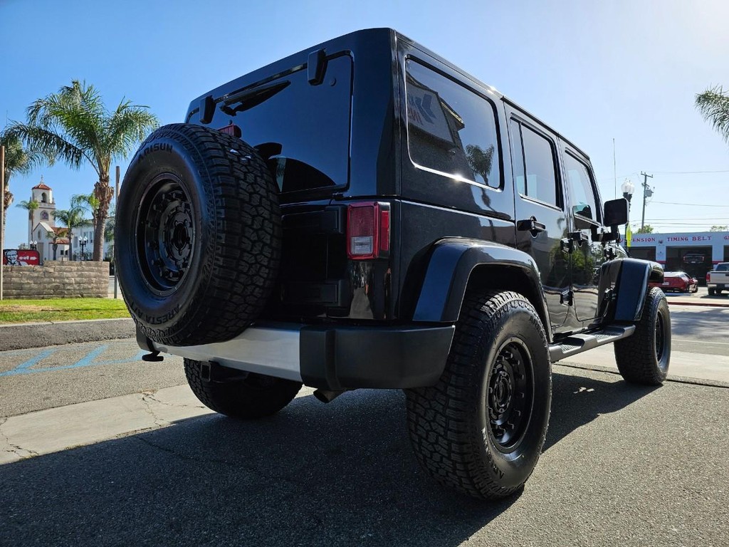 Jeep Wrangler Unlimited Vehicle Full-screen Gallery Image 6