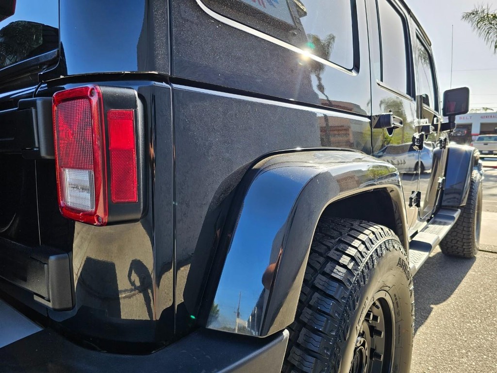 Jeep Wrangler Unlimited Vehicle Full-screen Gallery Image 12