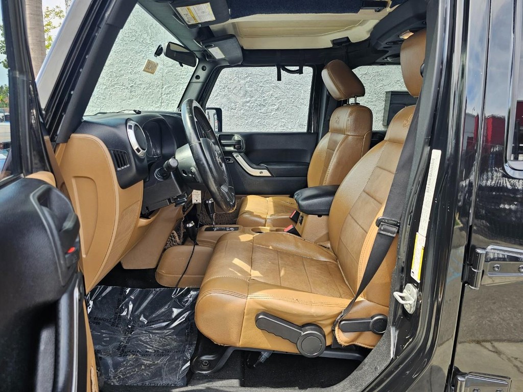 Jeep Wrangler Unlimited Vehicle Full-screen Gallery Image 17