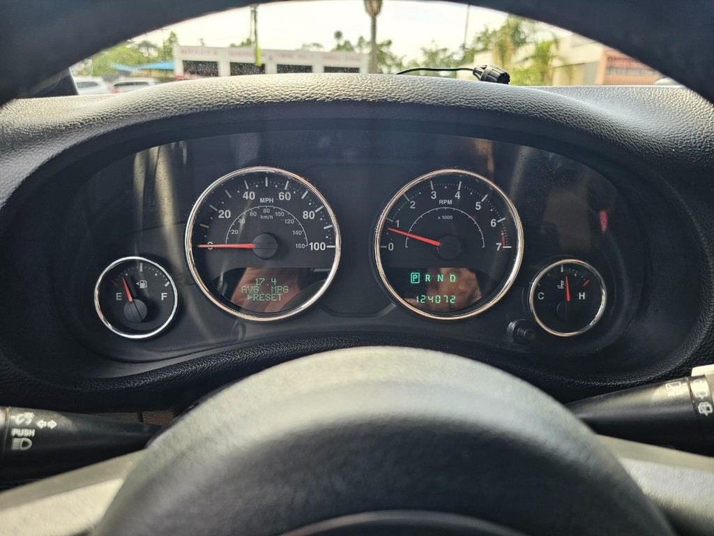 Jeep Wrangler Unlimited Vehicle Full-screen Gallery Image 21