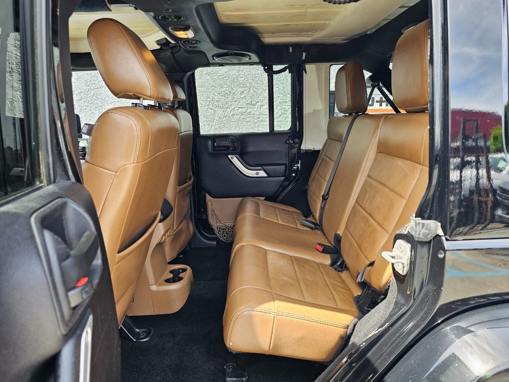 Jeep Wrangler Unlimited Vehicle Full-screen Gallery Image 22