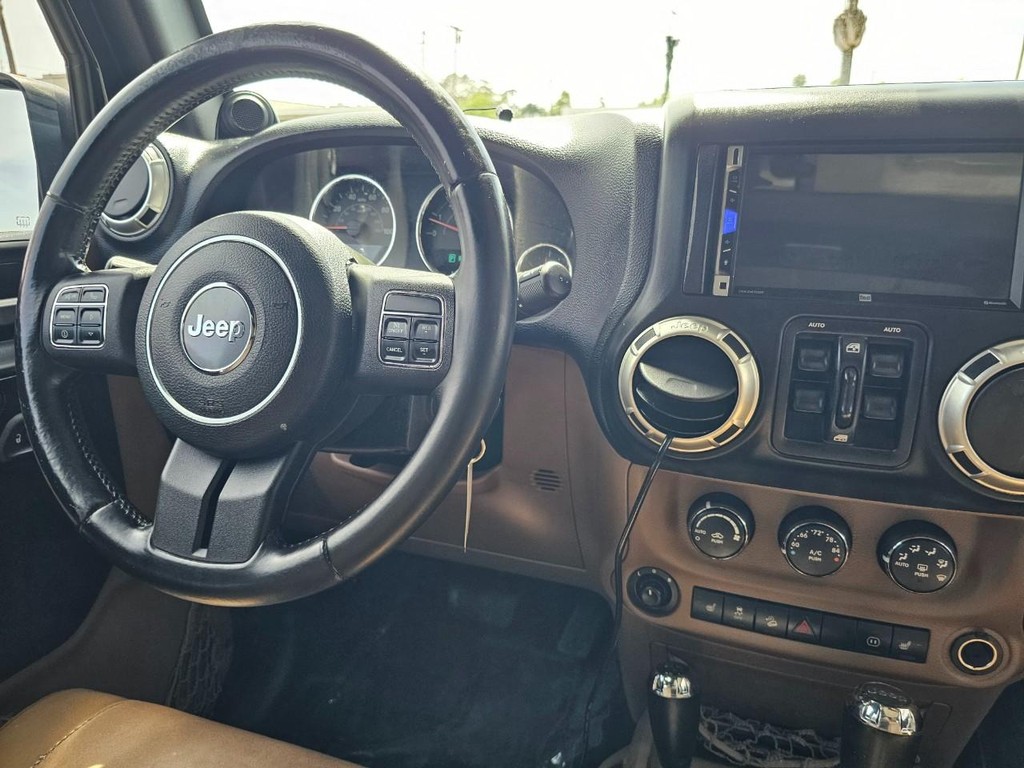 Jeep Wrangler Unlimited Vehicle Full-screen Gallery Image 24