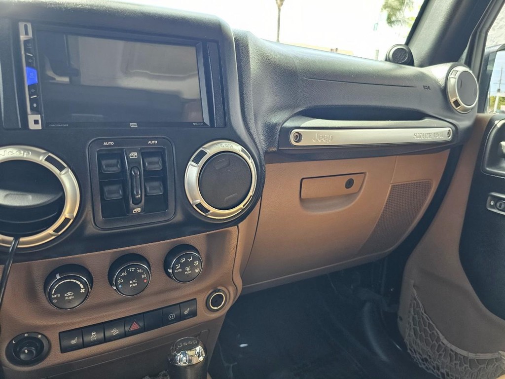 Jeep Wrangler Unlimited Vehicle Full-screen Gallery Image 25