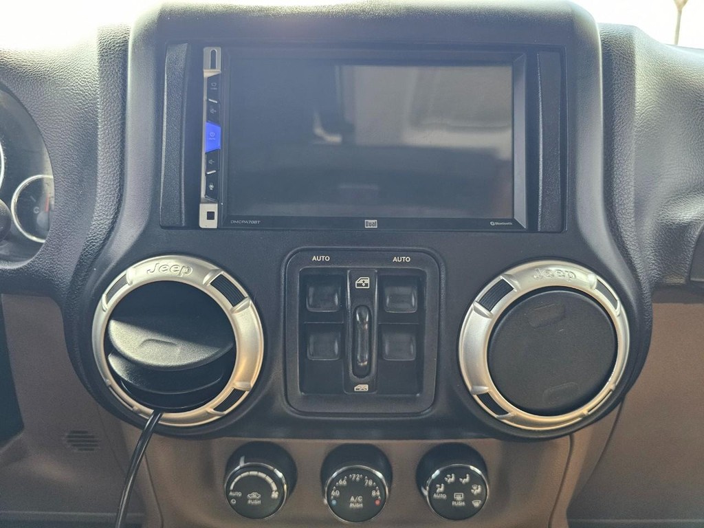 Jeep Wrangler Unlimited Vehicle Full-screen Gallery Image 27