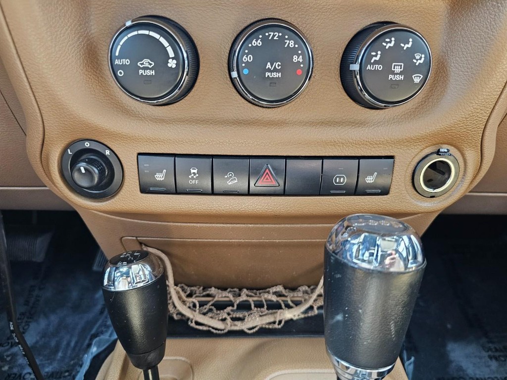 Jeep Wrangler Unlimited Vehicle Full-screen Gallery Image 28