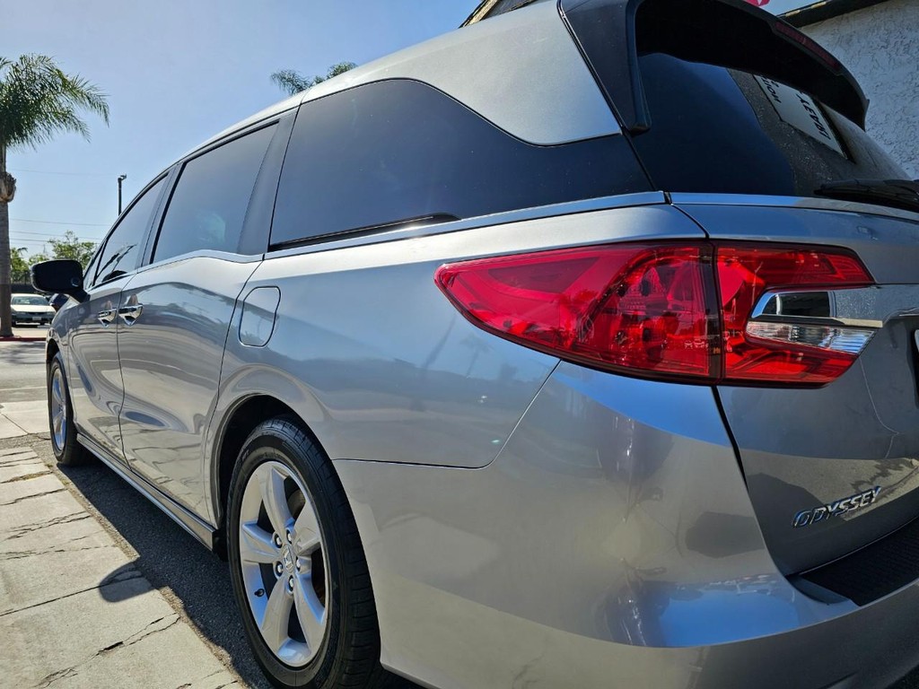Honda Odyssey Vehicle Full-screen Gallery Image 11
