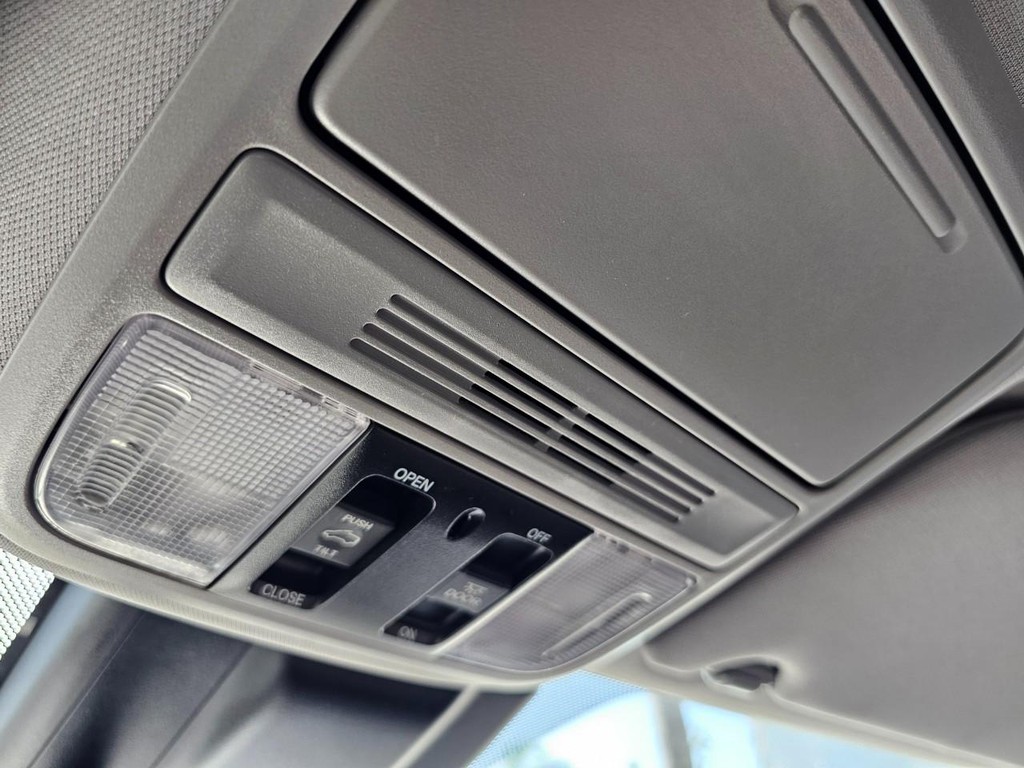 Honda Odyssey Vehicle Full-screen Gallery Image 32