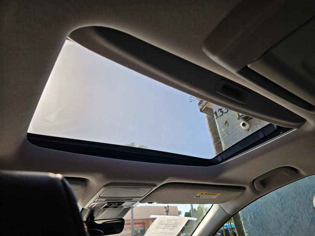 Honda Odyssey Vehicle Full-screen Gallery Image 33