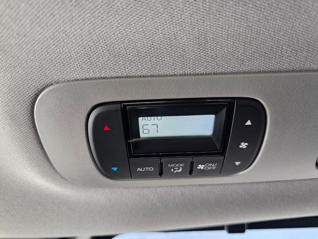 Honda Odyssey Vehicle Full-screen Gallery Image 35