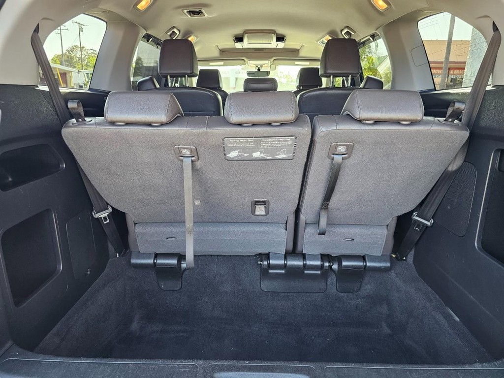 Honda Odyssey Vehicle Full-screen Gallery Image 38