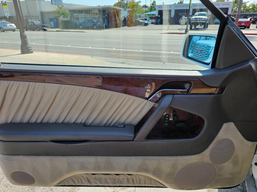 Mercedes-Benz S 500 Vehicle Full-screen Gallery Image 16